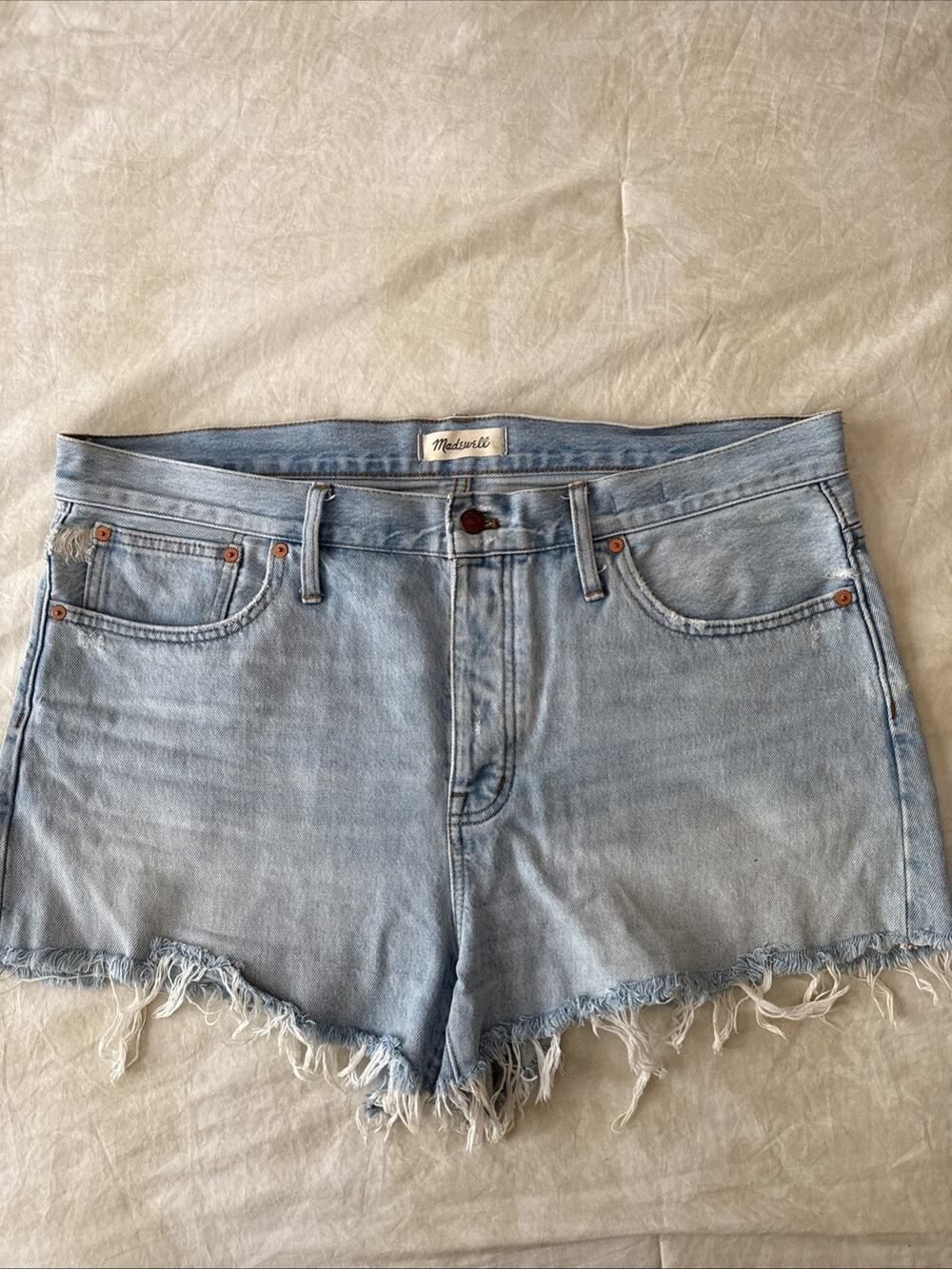 Madewell Women’s Relaxed Denim Button Fly Shorts Light Wash Raw Hem Size 32
